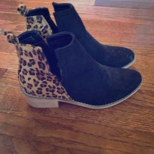 Corkeys Slit Black Leopard Ankle Boots 7🐆